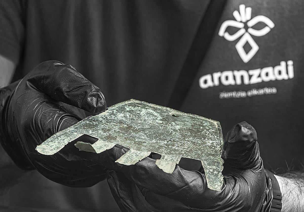 ¿Es realmente euskera antiguo? Un año después, la mano de Irulegi no habla claro