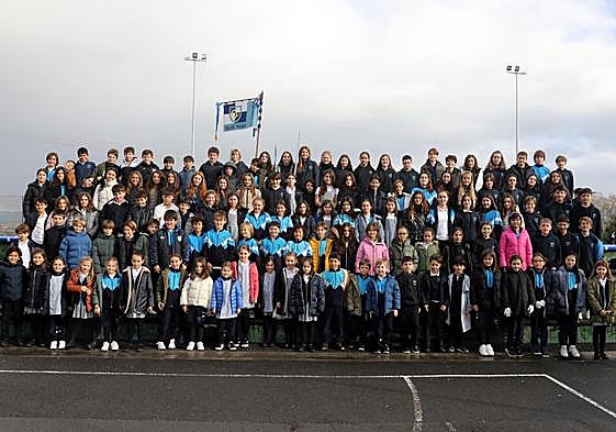 Los componentes de la tamborrada infantil del colegio Mary Ward.