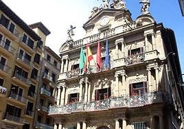 El Ayuntamiento de Pamplona condena a ETA con la abstención de EH Bildu