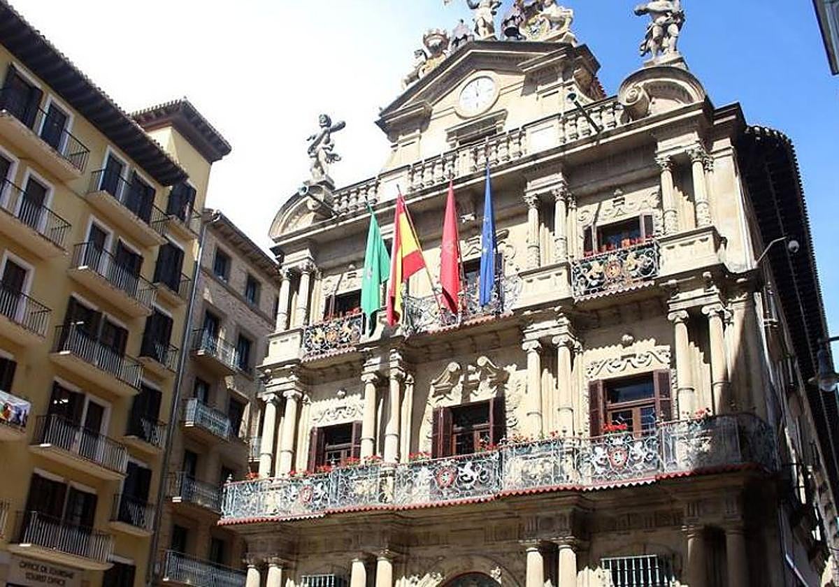 El Ayuntamiento de Pamplona condena a ETA con la abstención de EH Bildu
