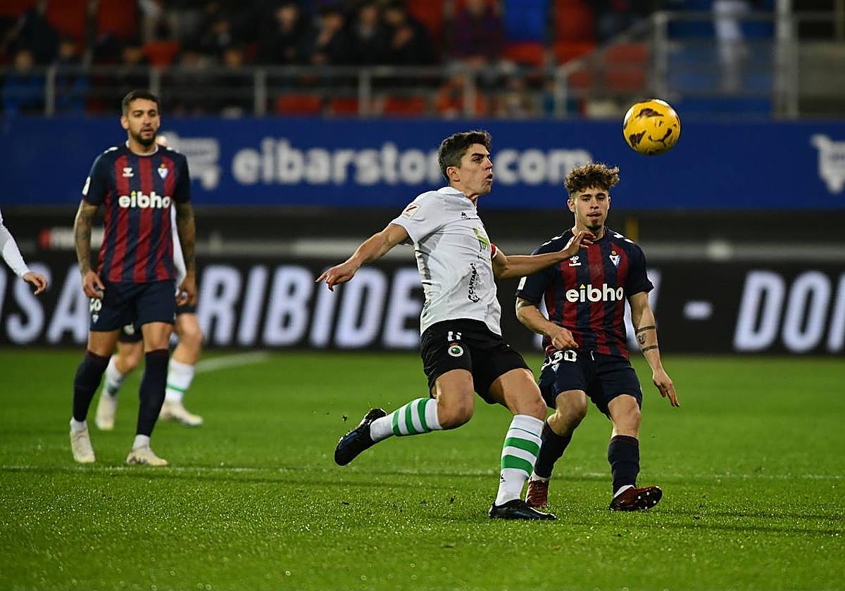 Contundente victoria para seguir mirando arriba