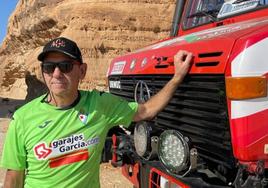 El soraluzetarra Fernando García participa en el Dakar Classic, junto al capitán Ignacio Corcuera y David Naveira.