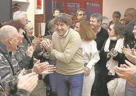 Andueza, junto a la alcaldesa Laborda, ayer en Irun.