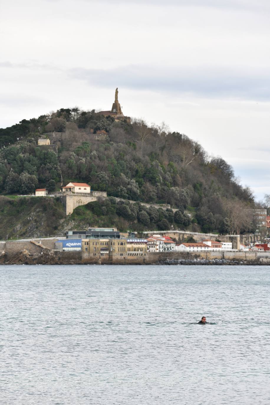 Mañana de nubes y temperaturas altas en San Sebastián