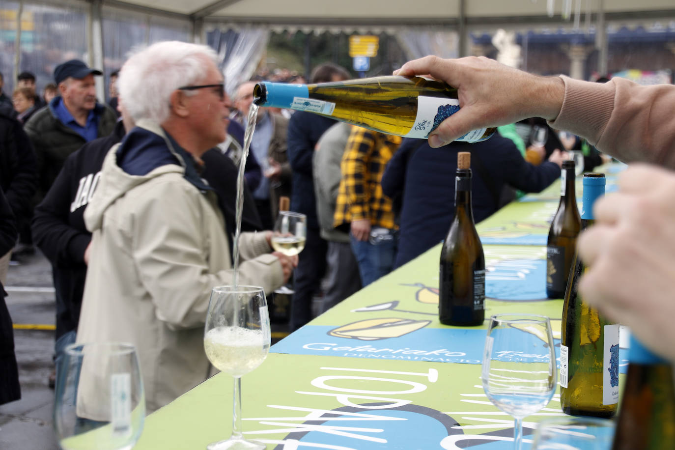 Nueva cosecha del txakoli de Getaria