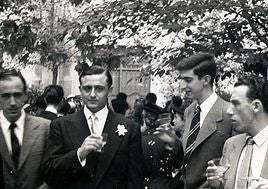 Martín-Santos y Juan Benet, en la boda del primero, en agosto de 1953.