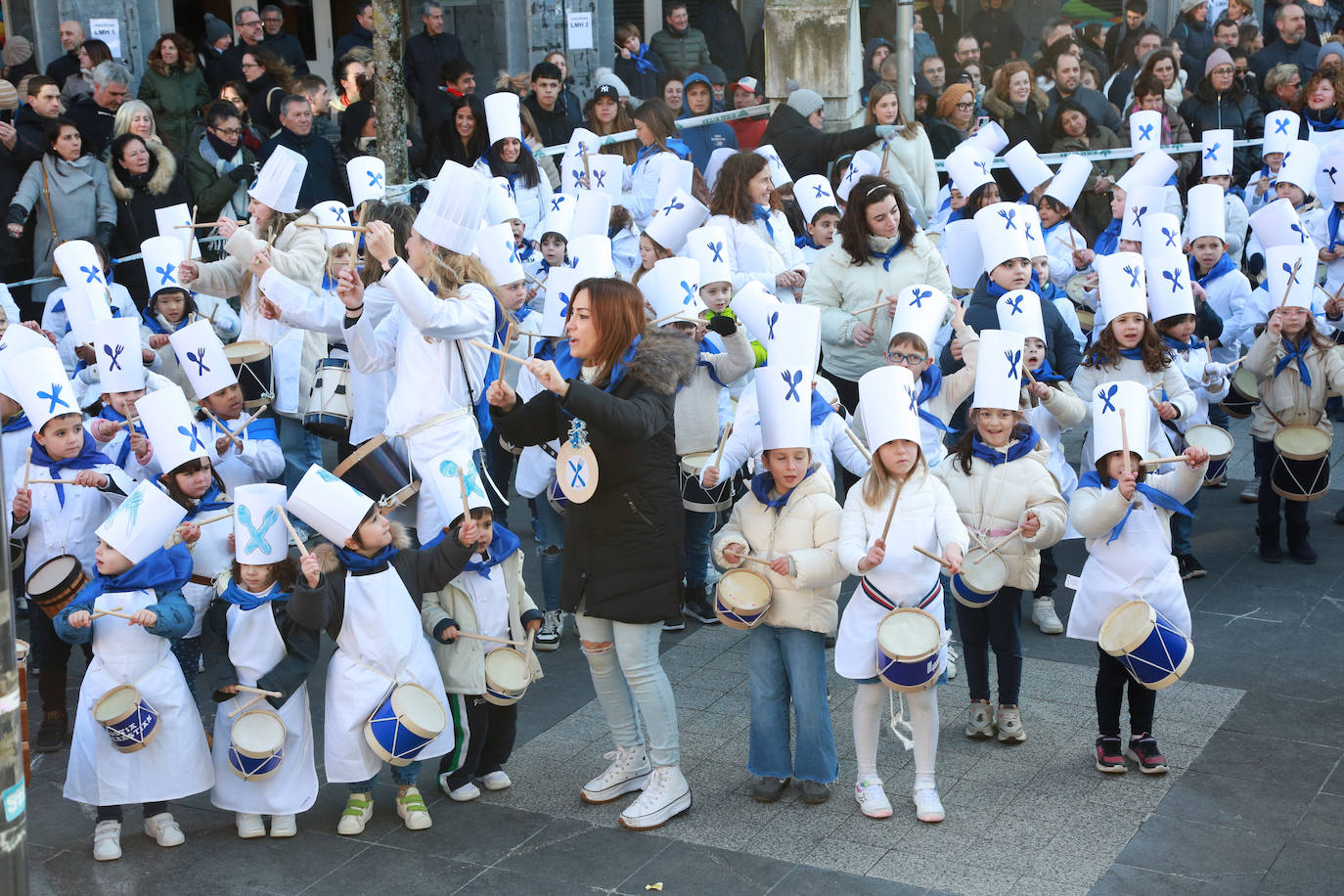 Los txikis de Santa Teresa Ikastetxea, Larramendi y Jesuitinas calientan motores