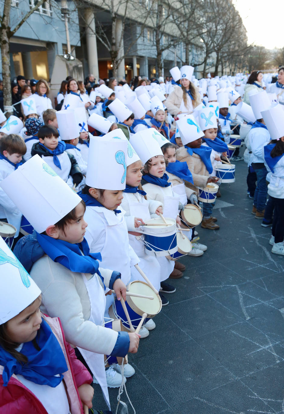 Los txikis de Santa Teresa Ikastetxea, Larramendi y Jesuitinas calientan motores