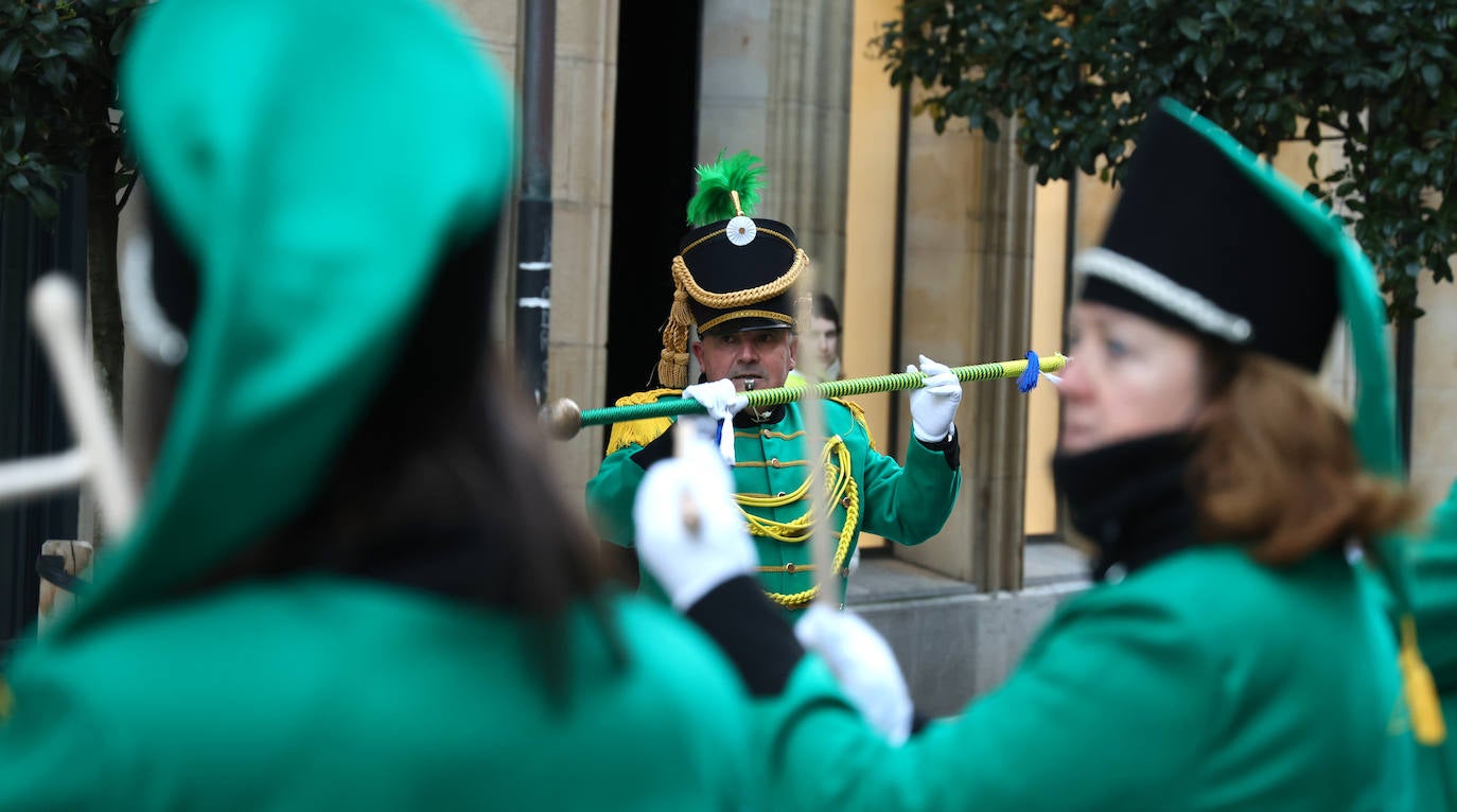 La tamborrada de la ONCE celebra el Día de San Sebastián