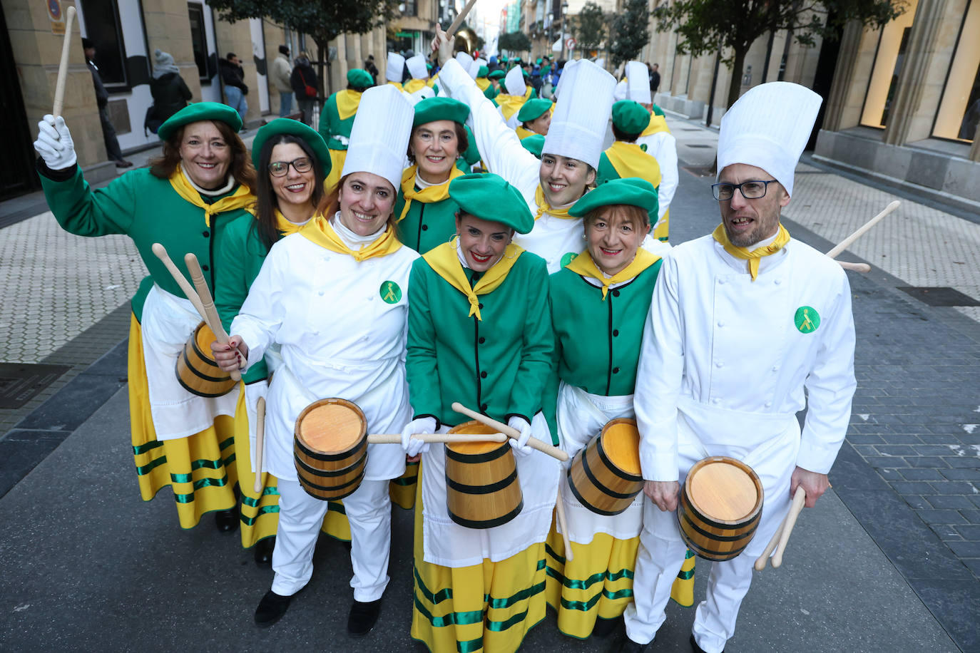 La tamborrada de la ONCE celebra el Día de San Sebastián