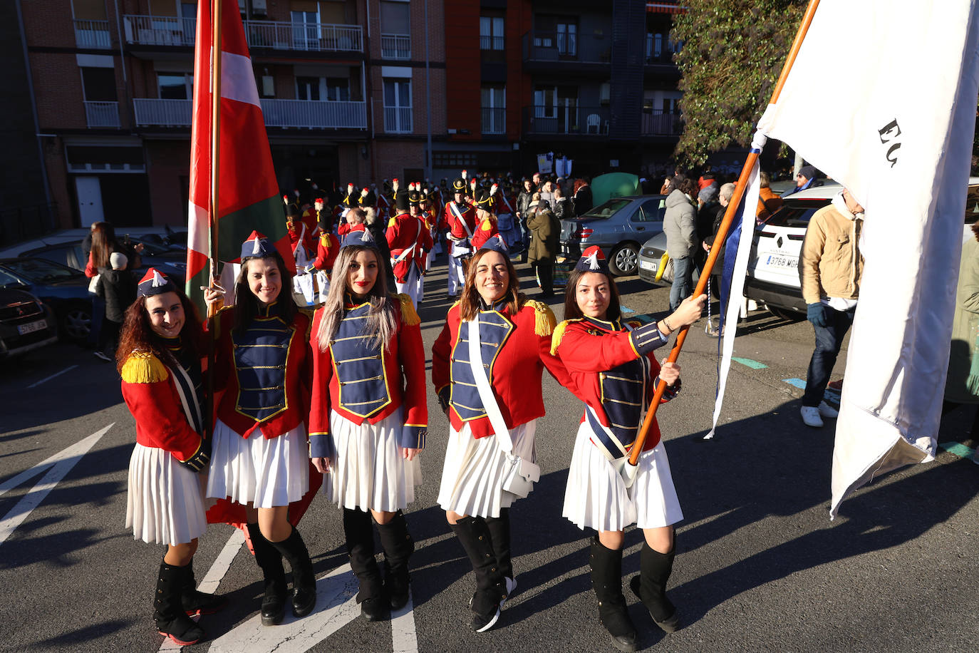 La compañía Parroquia María Reina-Egiako Tolosarrak alegra las calles
