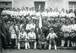 1917. Tamborrada Donosti Zarra en el Antiguo.