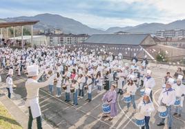 El sol se asomó para acompañar a los alumnos del colegio Sasoeta-Zumaburu.