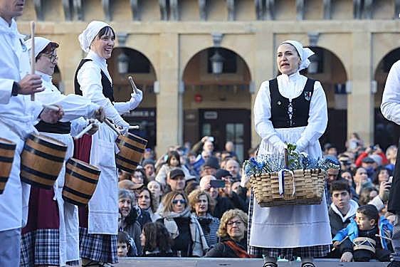 Kale Lagunak recorre las calles de la Parte Vieja