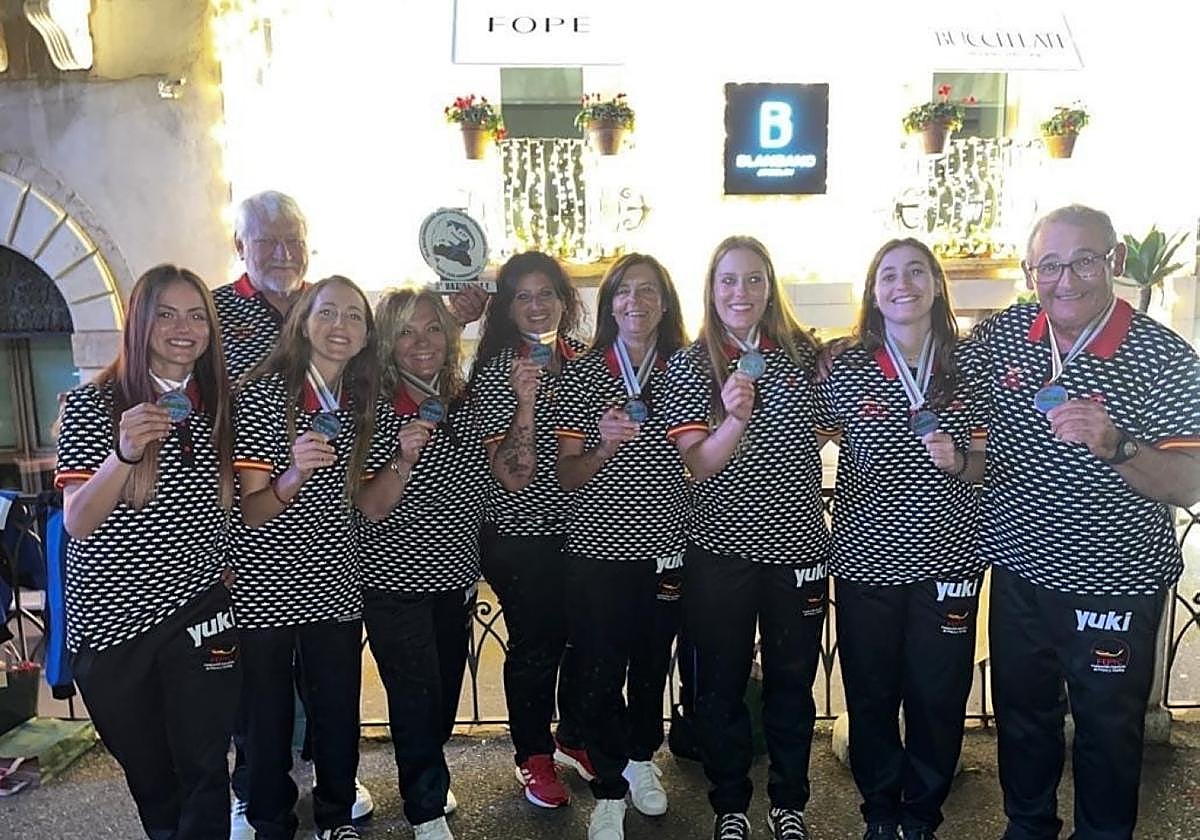 Aitziber Pousa, medalla de bronce por selecciones en el Campeonato del mundo en Sicilia 2023.