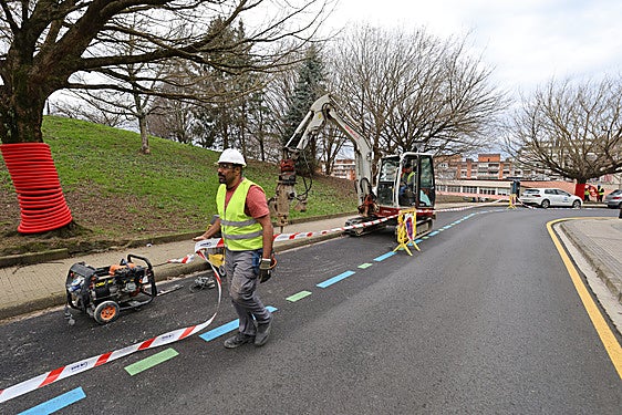 Tala de árboles en la avenida de Navarra por la obra del GOe