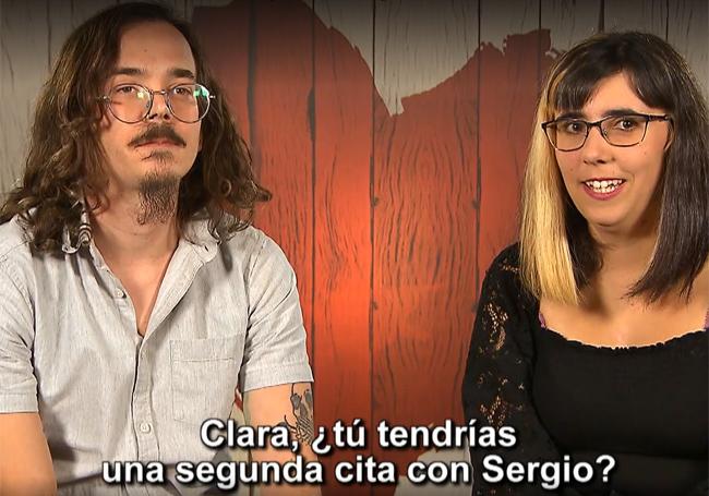 Sergio y Clara durante la decisión de si quieren una segunda cita.