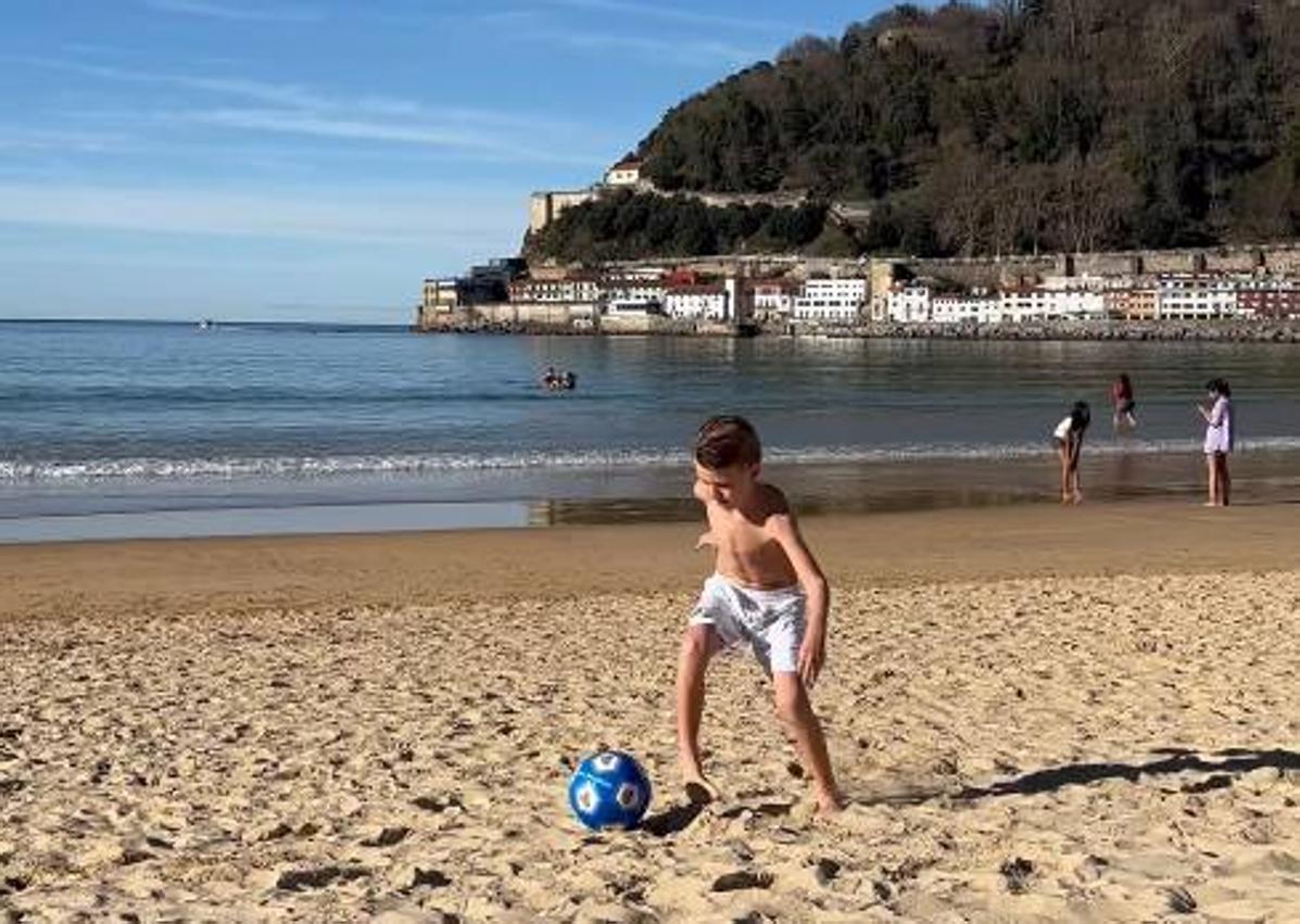 Imagen secundaria 1 - La familia de Sheraldo Becker ya presume de su nueva vida en Donostia