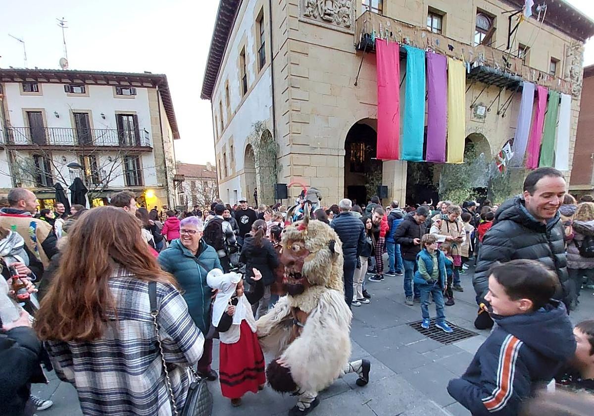 Ihote Taldeak iaz herriko plazan ospatu zuen festetako bat.