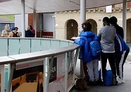 Save the Children estudia en Irun la trata de personas en la migración