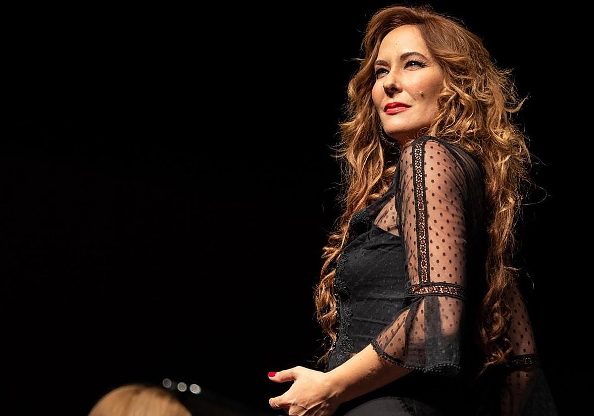 Rosario Mohedano, en un momento del espectáculo de boleros que ofrece mañana en Irun.