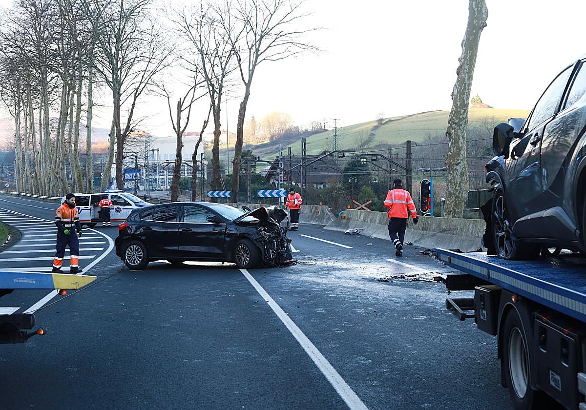 Estado en el que han quedado los dos vehículos siniestrados este jueves en la carretera GI-636.