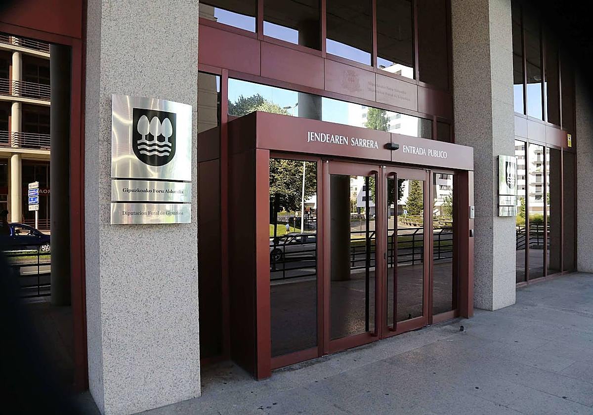 Exterior de la sede de la Hacienda foral.