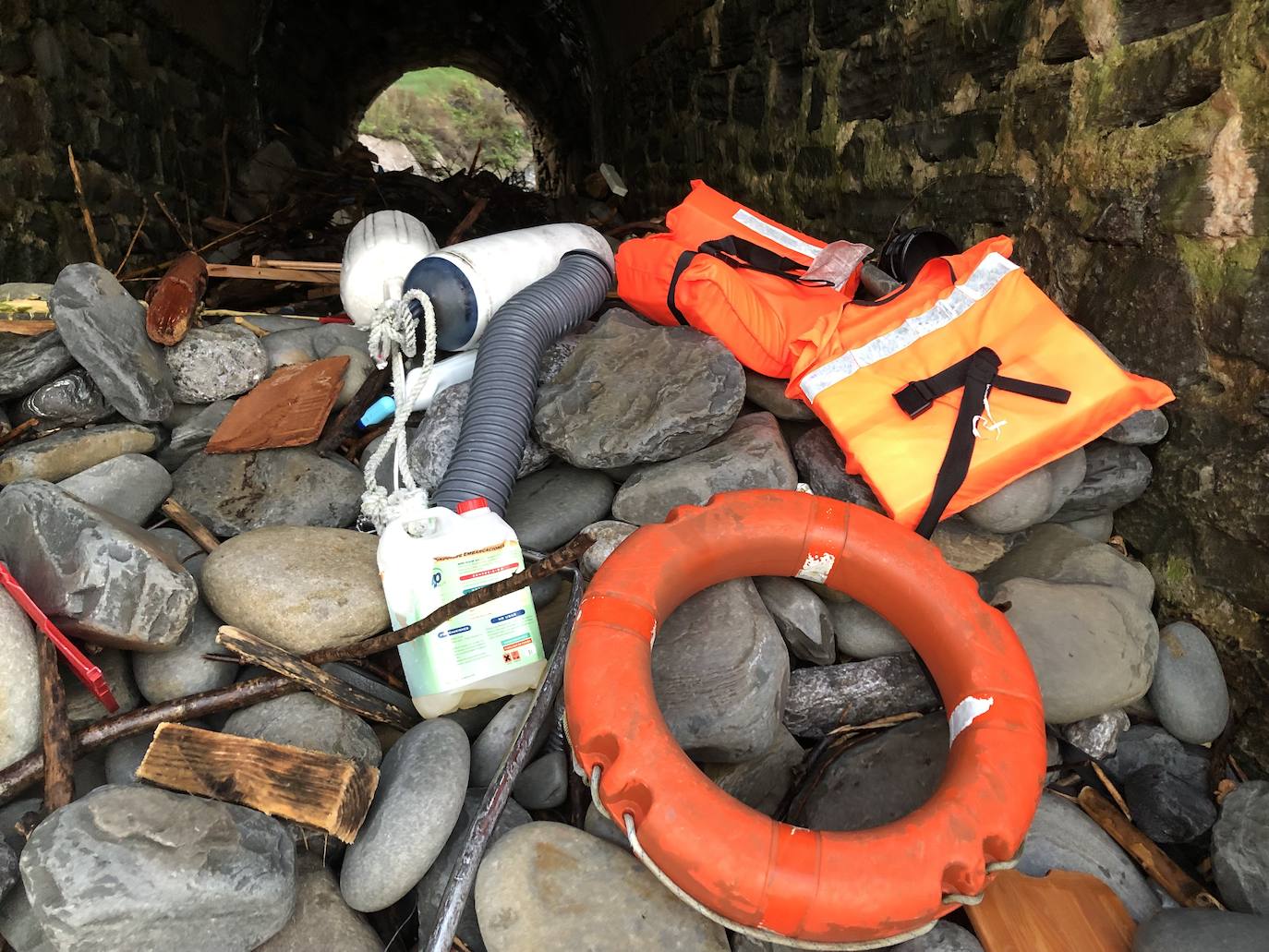 Labores de búsqueda anoche en la zona.