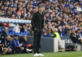 Imanol Alguacil, en la banda del Reale Arena en el partido contra el Rayo Vallecano.