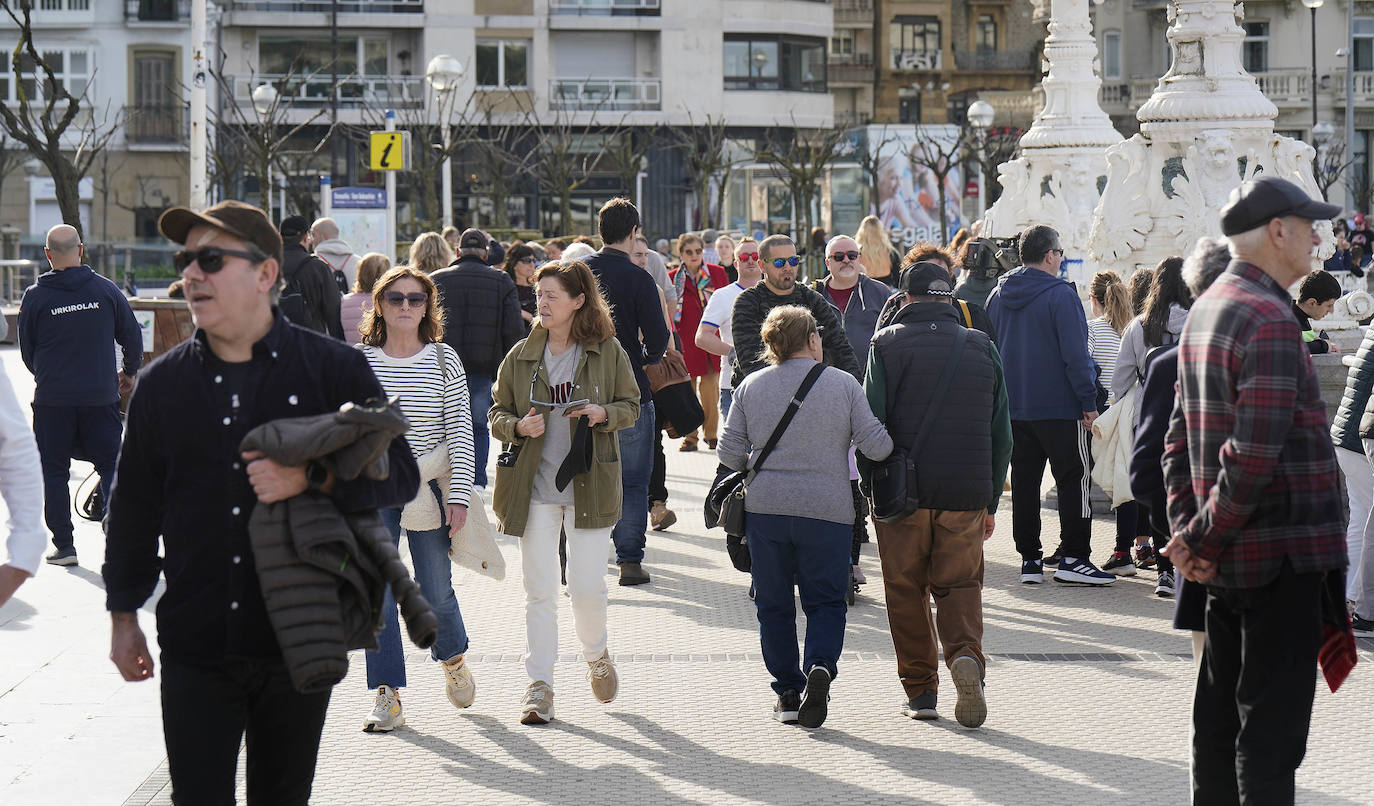 Enero se despide de Gipuzkoa con tiempo de playa