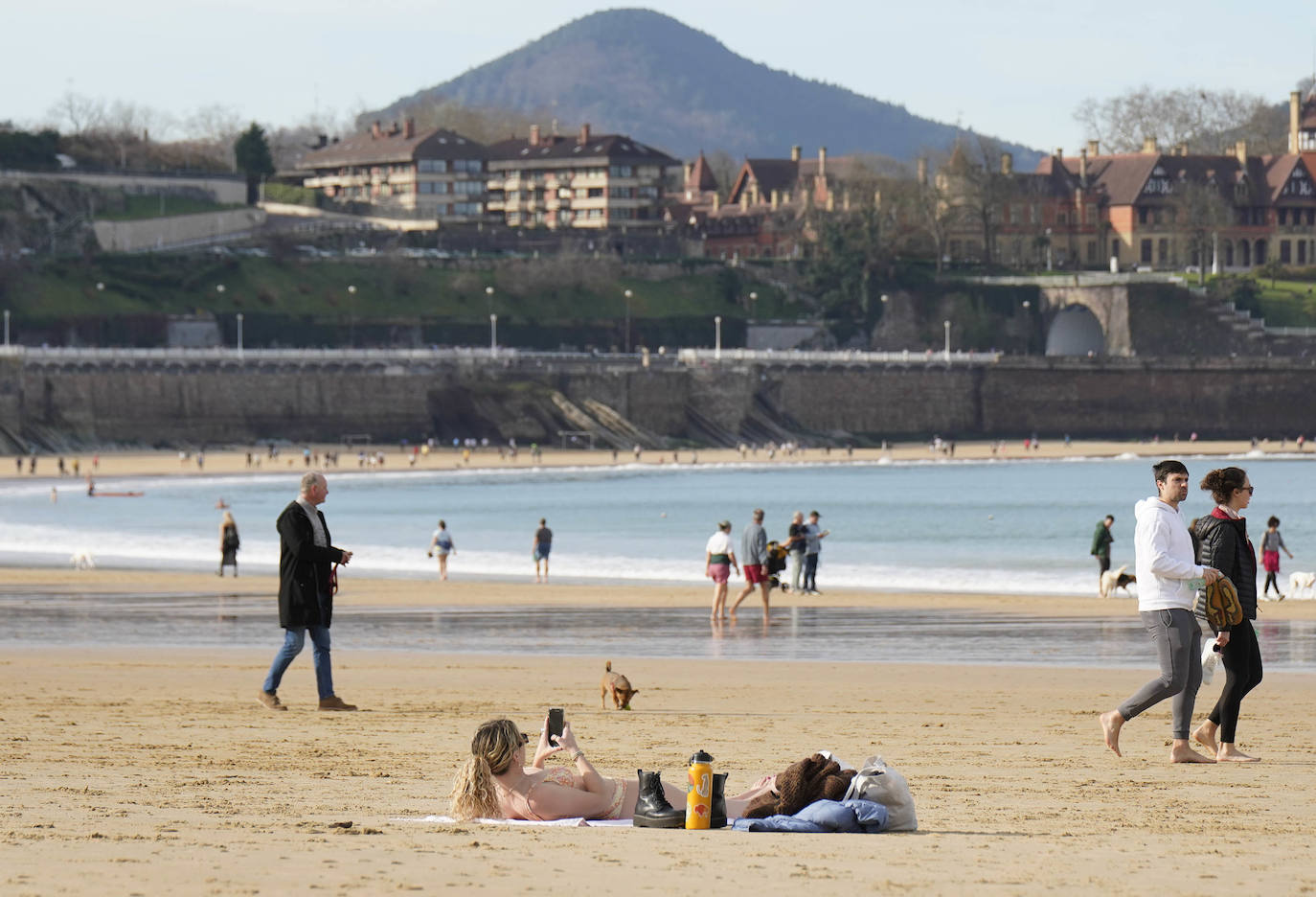 Enero se despide de Gipuzkoa con tiempo de playa