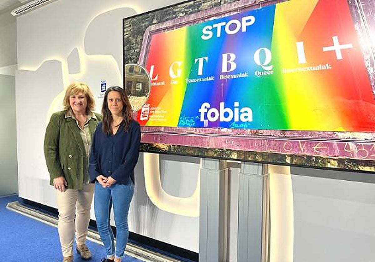 Cristina Lagé, concejal de Igualdad, y Zaira García, desarrolladora del 'Informe de realidades LGTBI+'