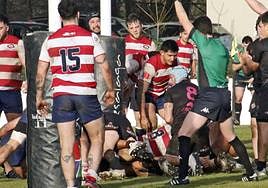 Takolo consigue el único ensayo de los zarauztarras tras una jugada muy peleada, centímetro a centímetro, y que finalizó por potencia el delantero local.