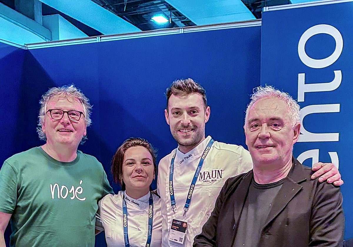 Andoni Luis Aduriz, Rebeca Barainka, del Galerna, Unai Paulis, del Maun Grill, y Ferrán Adrià, este martes tras el menú de Fomento San Sebastián.