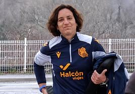 Natalia Arroyo, camino al entrenamiento de este jueves en Zubieta