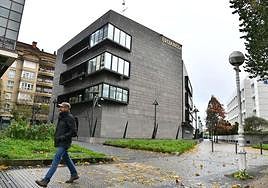 Imagen exterior de la comisaría de la Ertzaintza en el barrio donostiarra del Antiguo.
