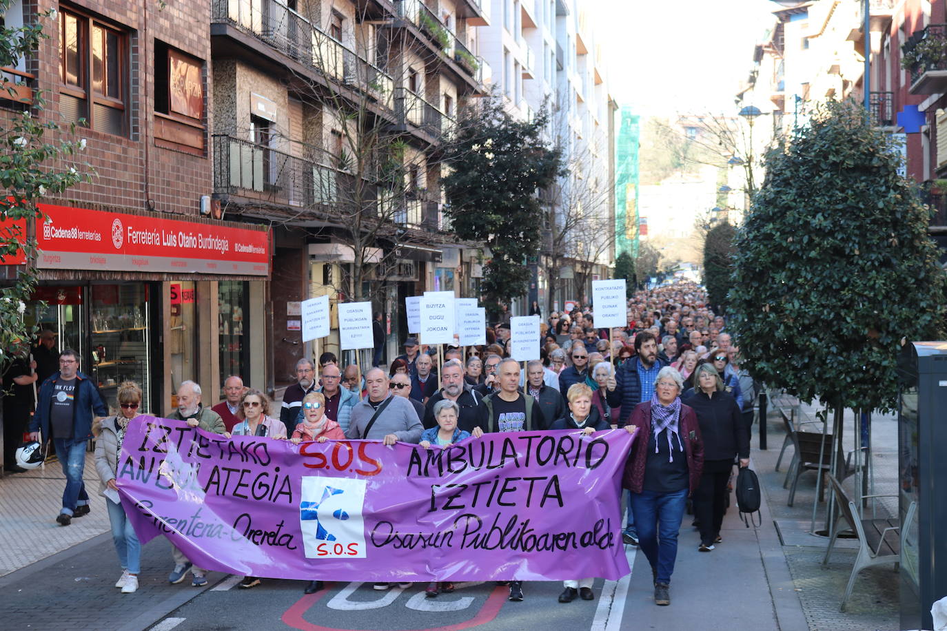 La protesta en Errenteria por Iztieta, en imágenes