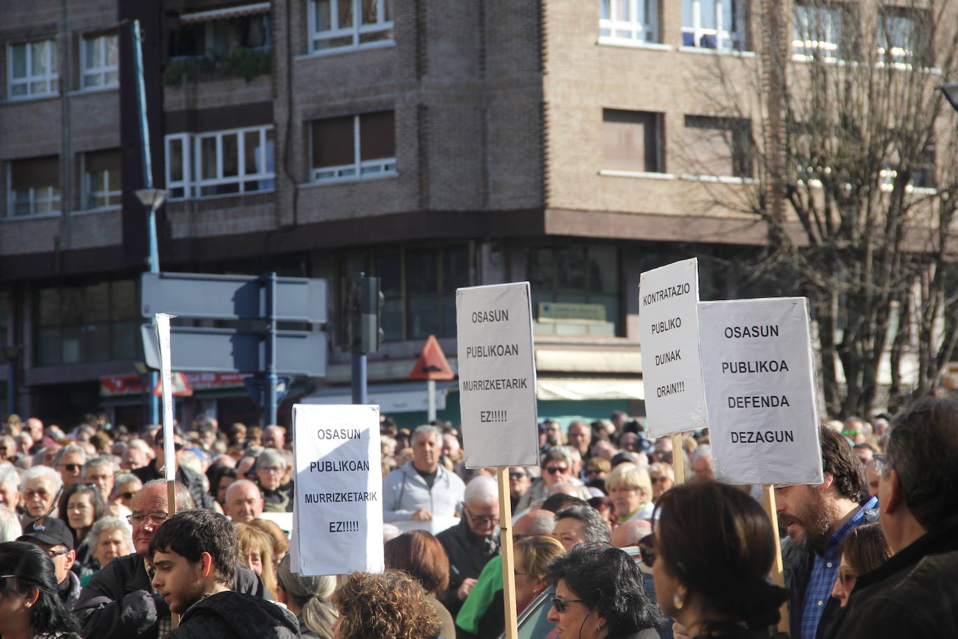 La protesta en Errenteria por Iztieta, en imágenes