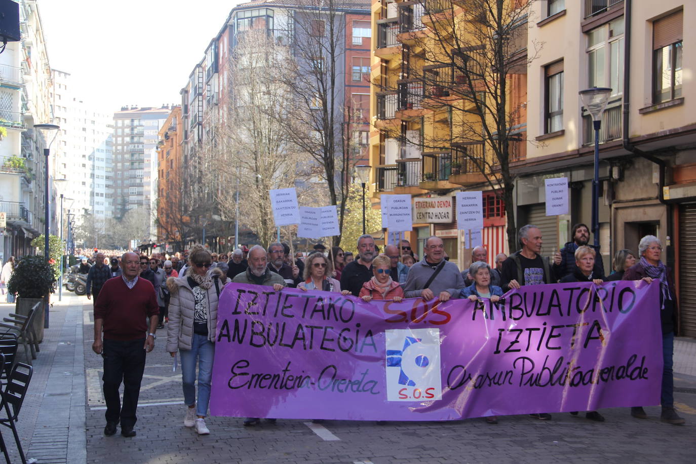 La protesta en Errenteria por Iztieta, en imágenes