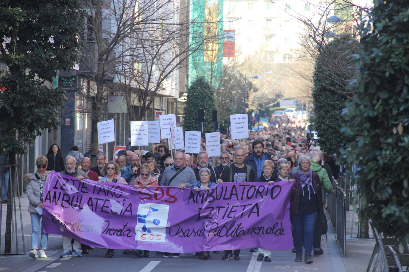 La protesta en Errenteria por Iztieta, en imágenes