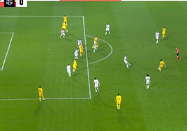 Fotograma de la jugada del gol de Araujo que decantó el partido entre Real Sociedad y Barcelona en el Reale Arena.