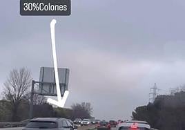 Bárbara Goenaga critica la actitud de los conductores que adelantan por la izquierda en vez de hacer cola.