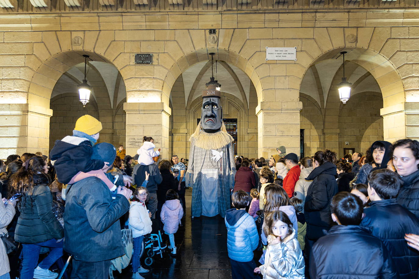 Zanpantzar ya se deja ver por las calles de Irun