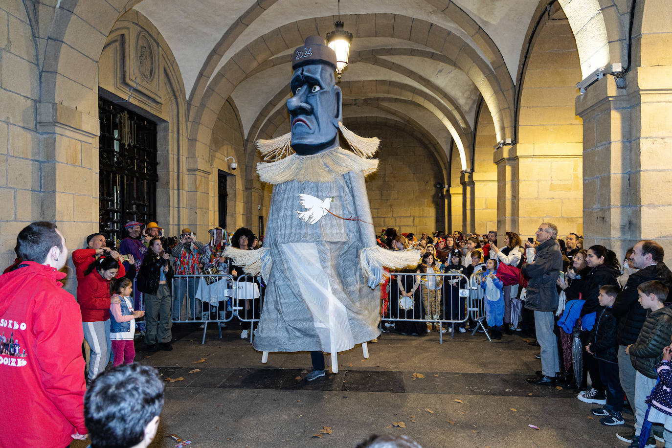 Zanpantzar ya se deja ver por las calles de Irun
