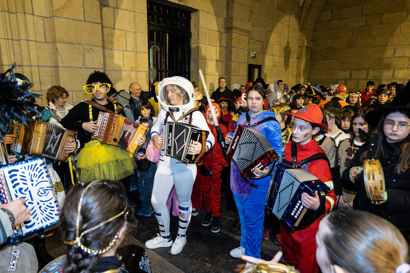 Zanpantzar ya se deja ver por las calles de Irun