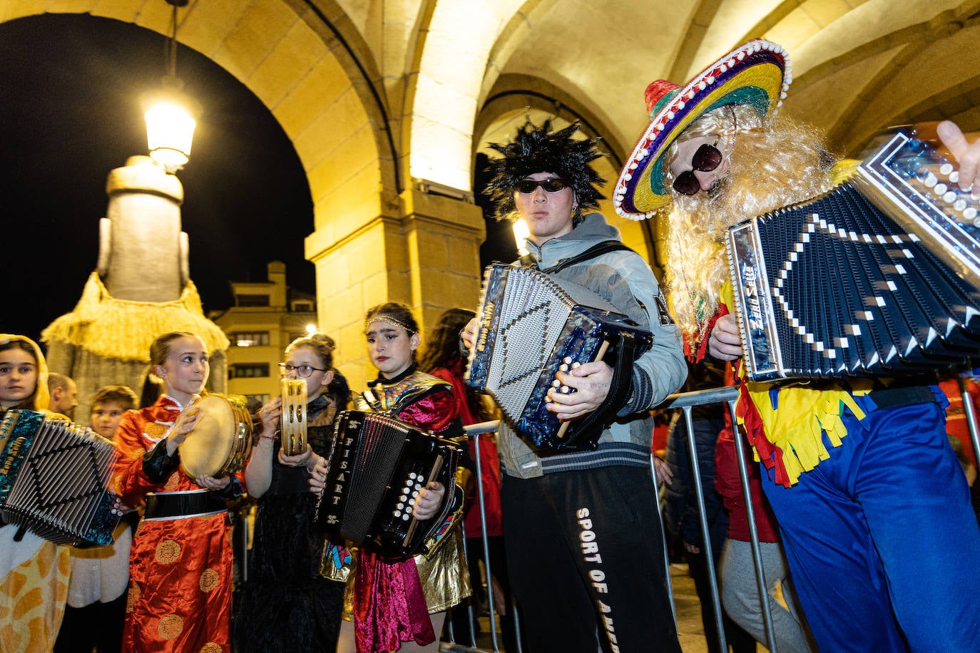 Zanpantzar ya se deja ver por las calles de Irun