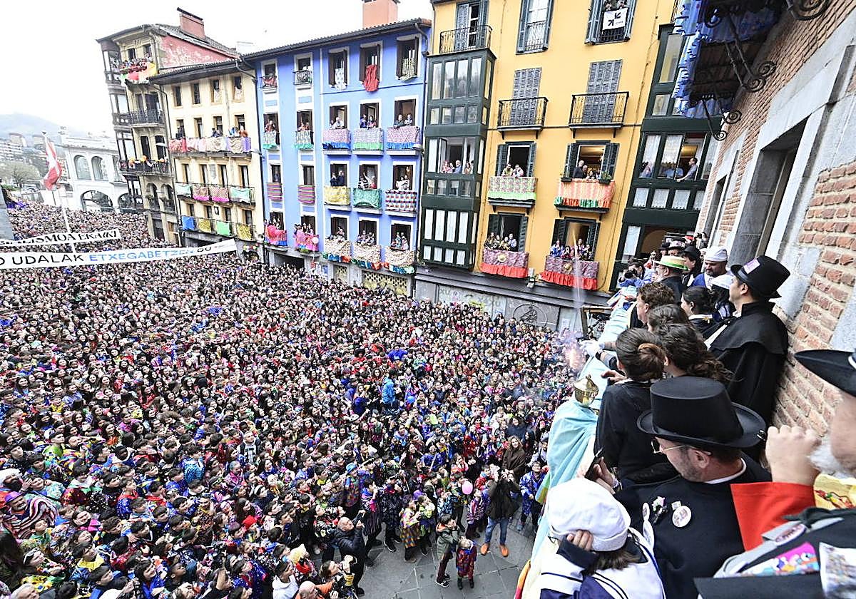 Txupinazo del Carnaval de Tolosa.