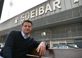 César Palacios, delante de las instalaciones del Eibar en Ipurua ayer por la mañana.