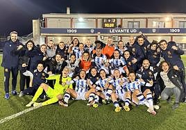 La plantilla de la Real celebra el pase a semifinales en Valencia