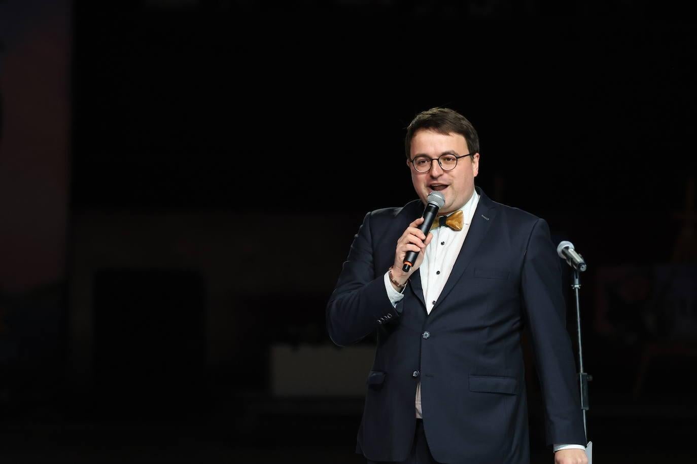 Gran ambiente en la presentación de las comparsas en Donostia